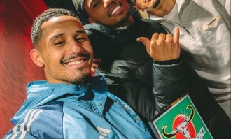 裁判争议再现，争抢中场新星，阿森纳冲刺前遇两重考验