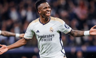 14场13胜！创64年纪录！全欧神帅诞生，放弃2亿巨星，成神来之笔