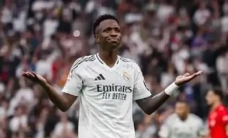 欧冠失利隐患凸显！皇马更衣室矛盾重重，能否解决危机待时间证明？