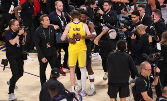 里夫斯拒湖人4年8920万美元顶薪续约 明夏谋求更大合同