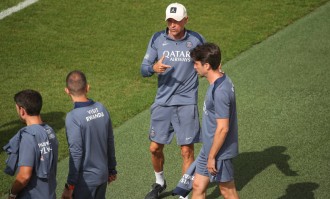 巴黎圣日耳曼主场球衣荣获法甲最美：时尚与传统的完美交融