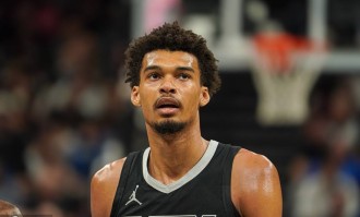 右肩深静脉血栓痊愈!文班亚马：我又能打篮球了