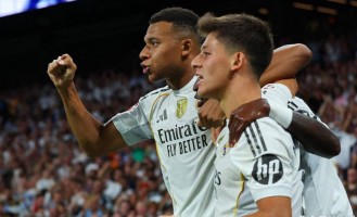 西甲豪强三连胜，皇马登顶积分榜，姆巴佩射门不准