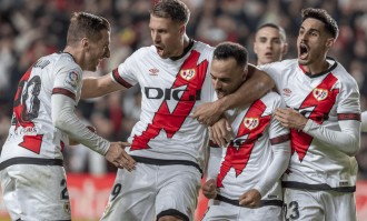 西甲焦点战：巴列卡诺主场迎战巴塞罗那，胜负悬念几何？