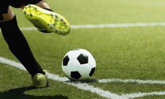 意甲国际米兰1-0小胜佛罗伦萨 劳塔罗点射致胜：蓝黑军团展现韧性，争冠之路再添关键三分