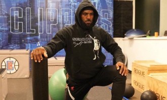 詹姆斯在快船老训练馆开练 配文:绝不能说我不努力